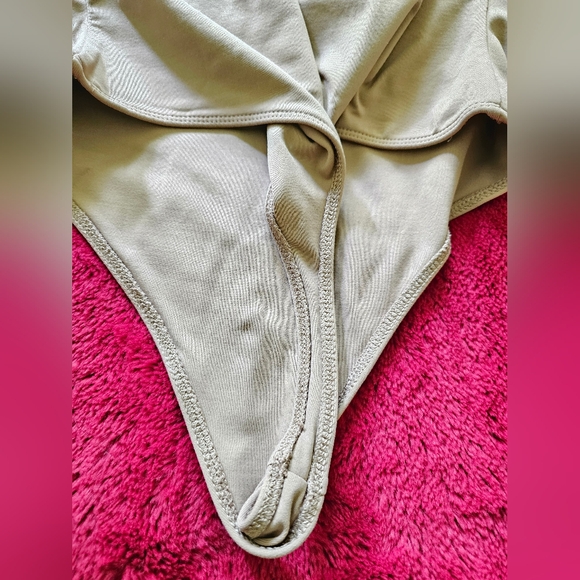 Babaton Contour Tank Bodysuit. Size L - Picture 9 of 13